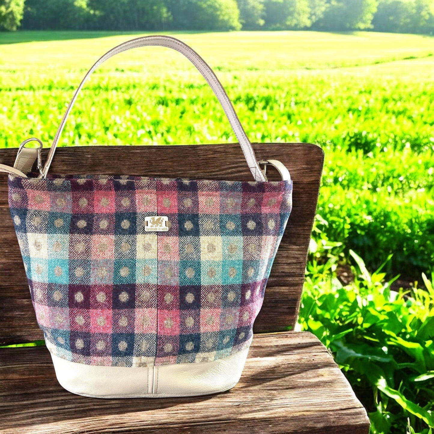Bucket handbag