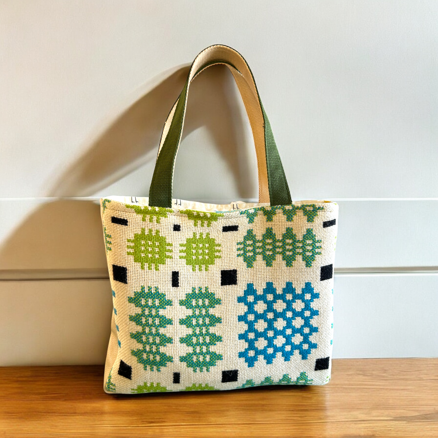 Shopper tote