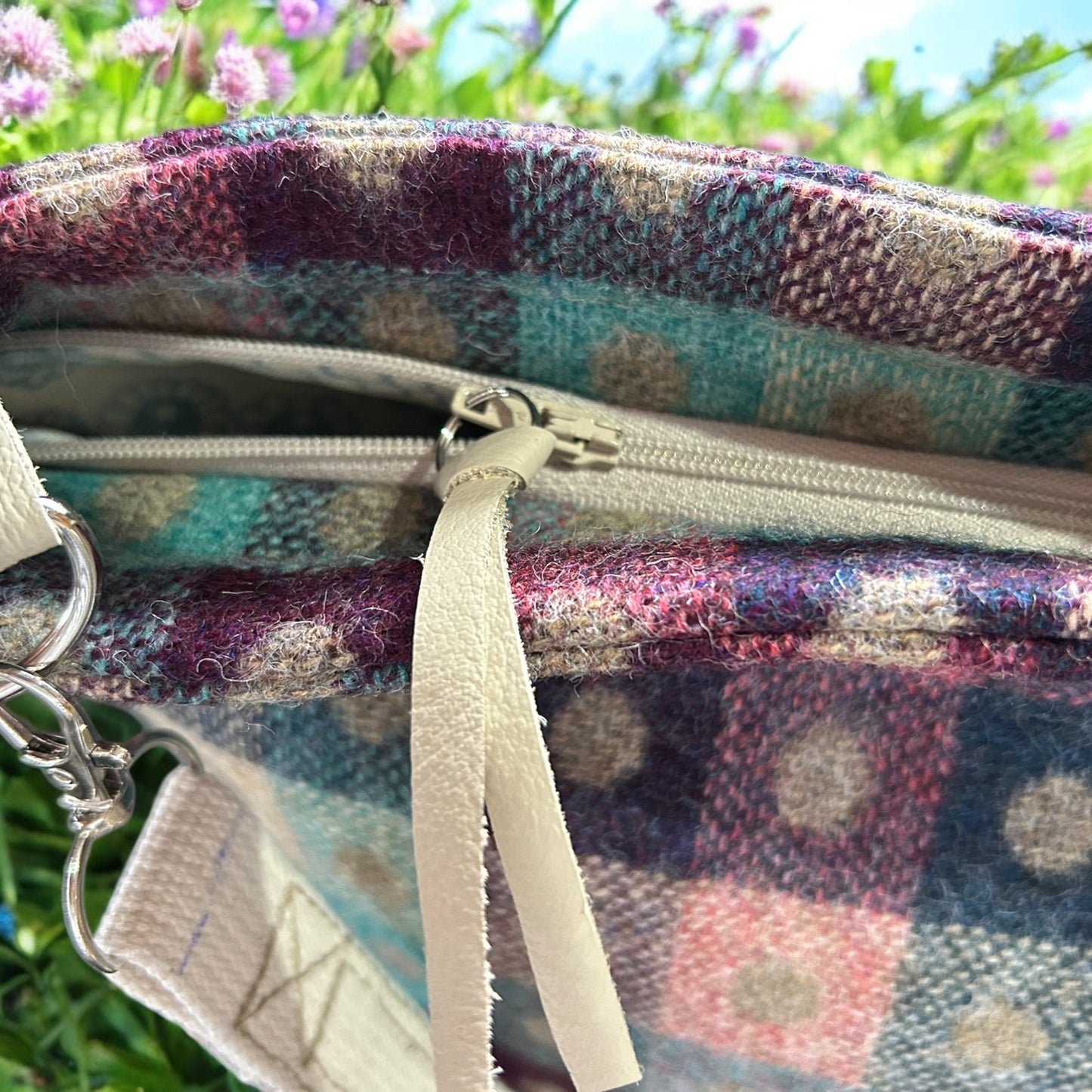 Bucket handbag