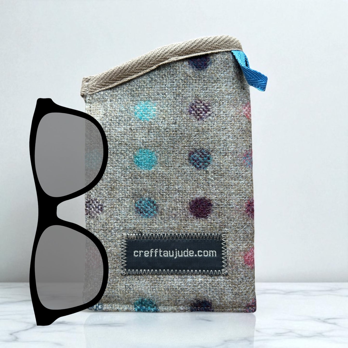 Glasses/phone case