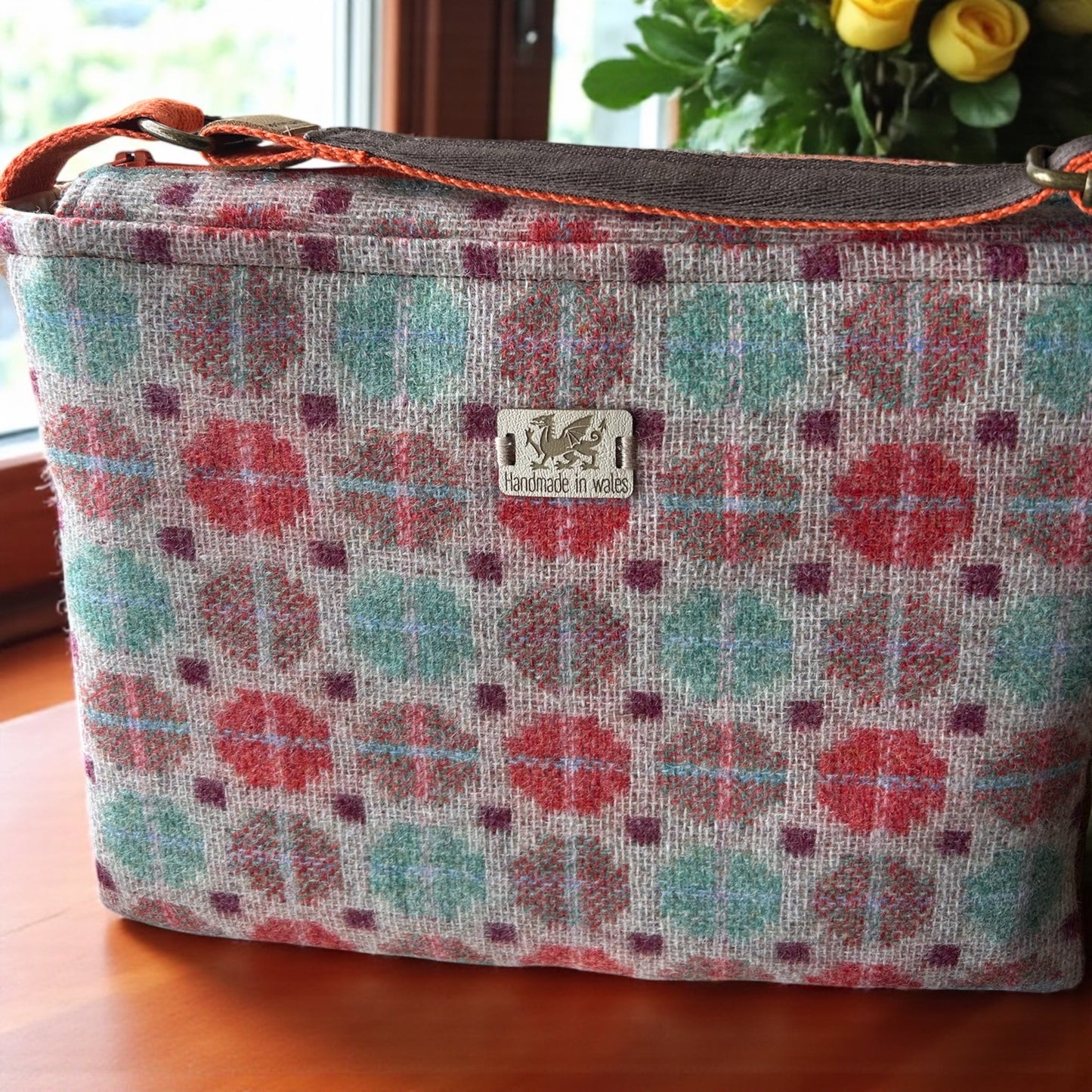 Wool and Leather Shoulder bag