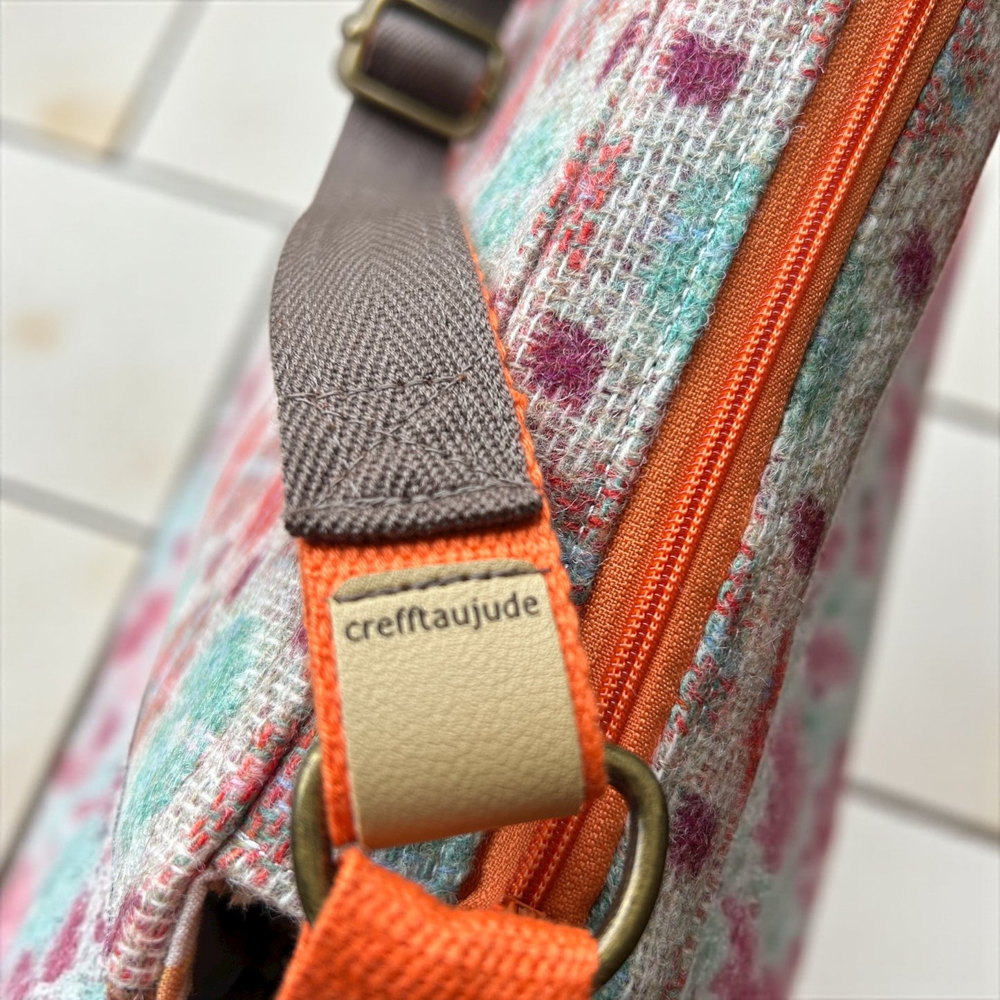 Wool and Leather Shoulder bag