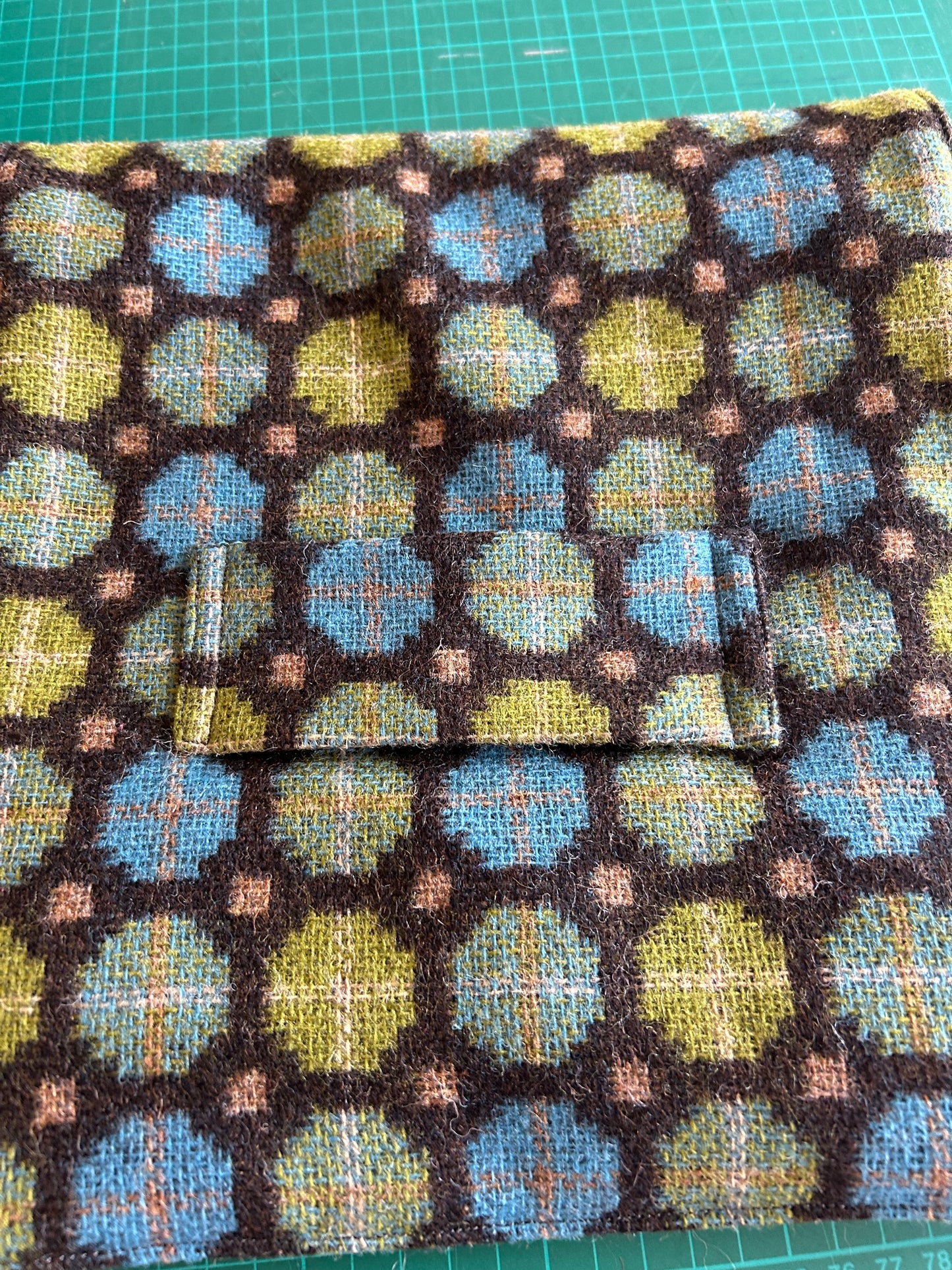 Wool and fleece scarf
