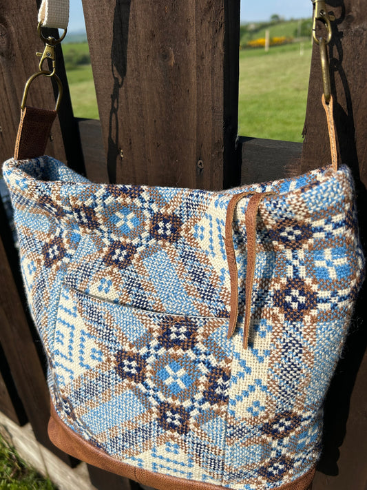 Bucket bag