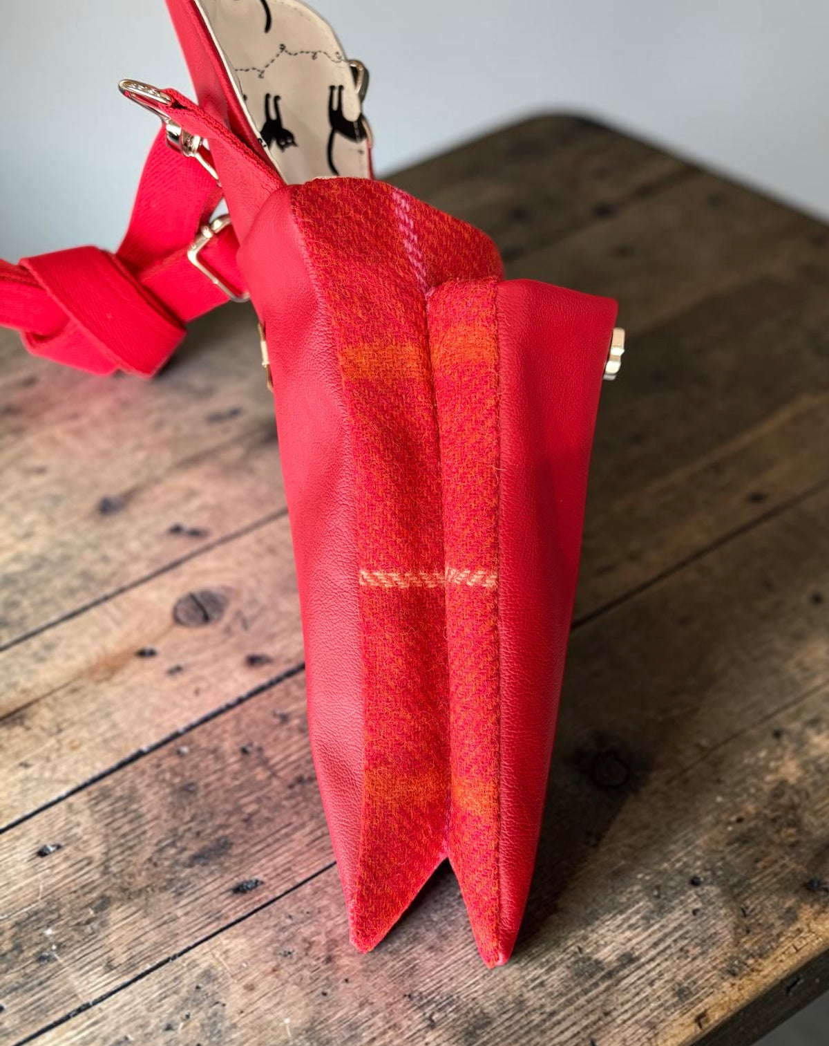 The Melindwr mini phone bag in leather and wool