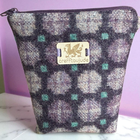 Wool make -up bag