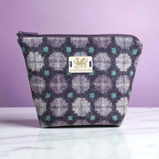 Wool make -up bag