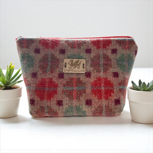 Wool make-up bag