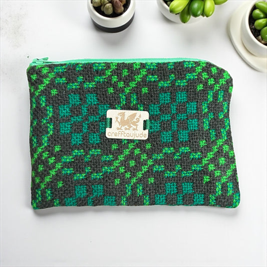 Vintage Welsh wool tapestry purse