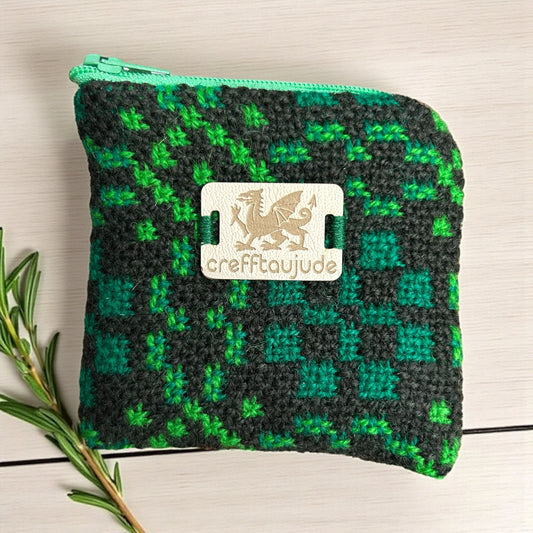 Vintage Welsh wool tapestry coin purse