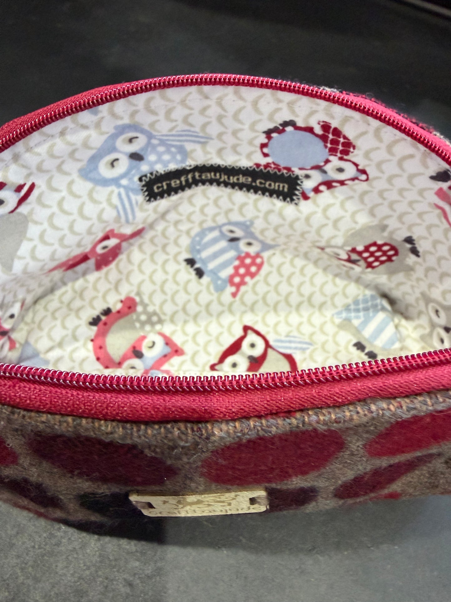 Wool fabric makeup pouch