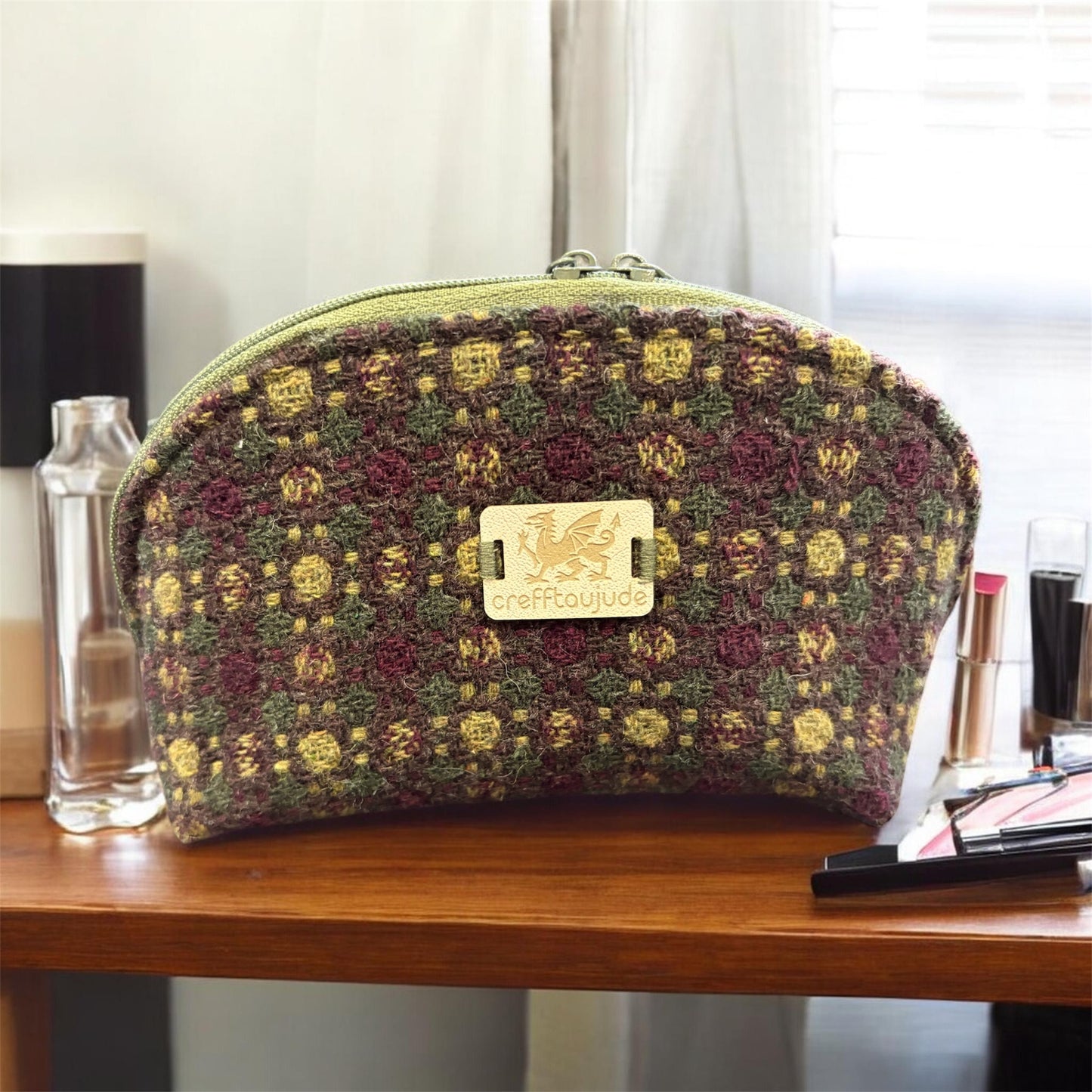 Wool fabric makeup pouch