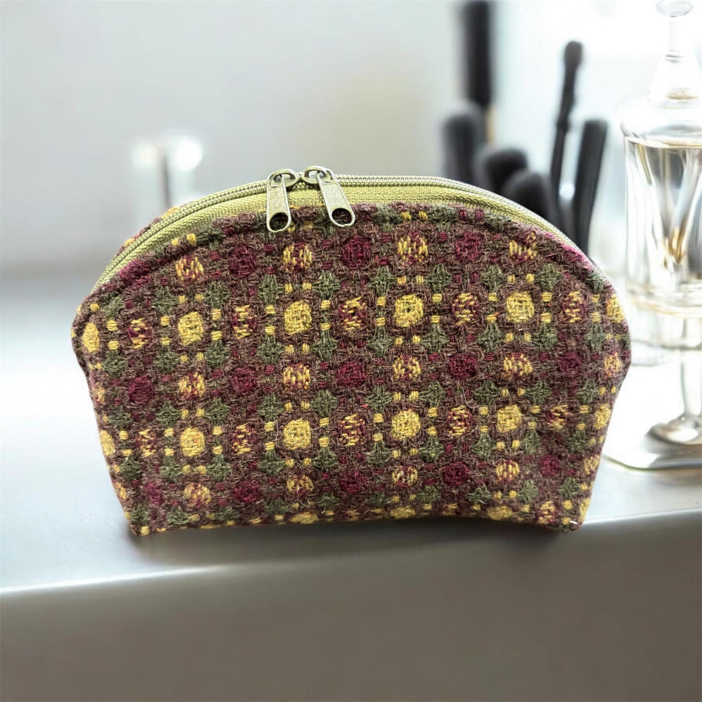 Wool fabric makeup pouch