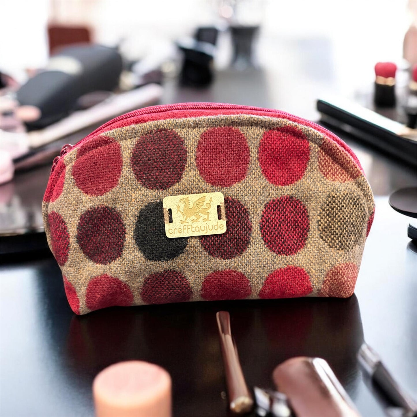 Wool fabric makeup pouch