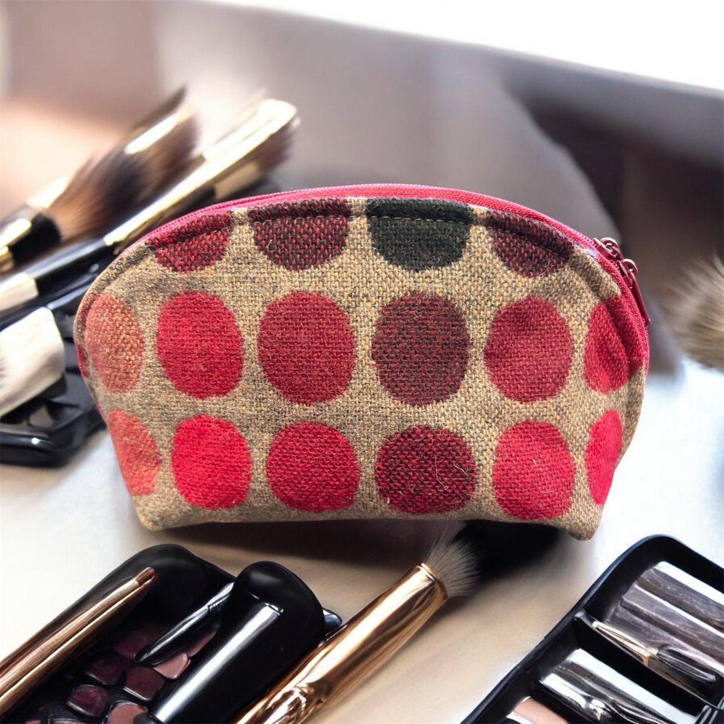 Wool fabric makeup pouch
